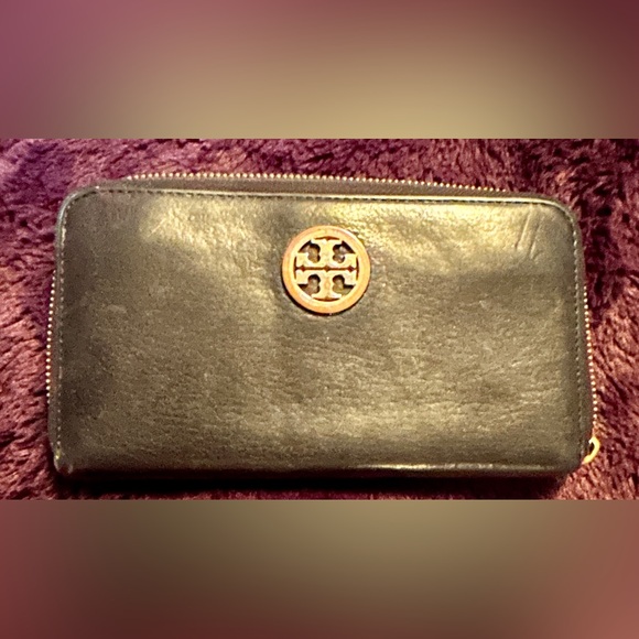 Tory Burch Handbags - Tory Burch Black Leather Zip Wallet. Project Piece
